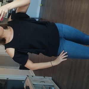 Blouse off the shoulder